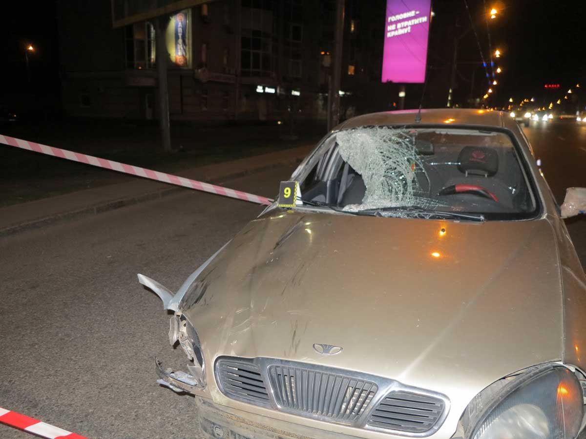 Жуткий наезд на пешеходов в Киеве: людей разбросало на десятки метров