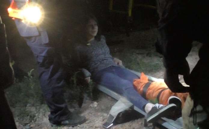Дівчина впала у 10-метровий піщаний карєр у Чернівцях