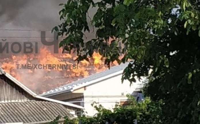 На вулиці Сибірській у Чернівцях горіла господарська будівля