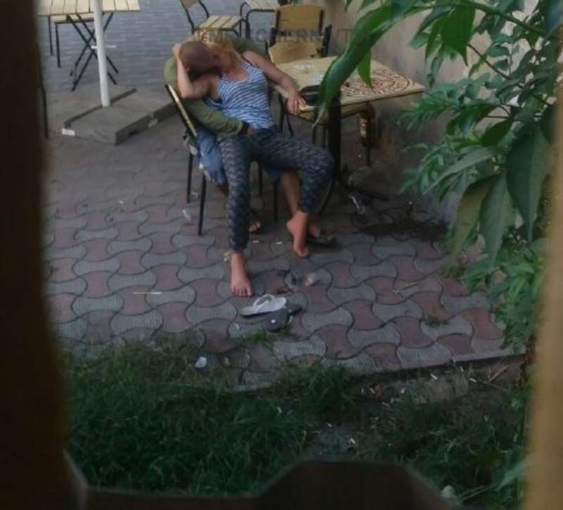 У Чернівцях затримали пару, яка зайнялася сексом біля магазину на очах у людей У Чернівцях затримали пару, яка зайнялася сексом біля магазину на очах у людей