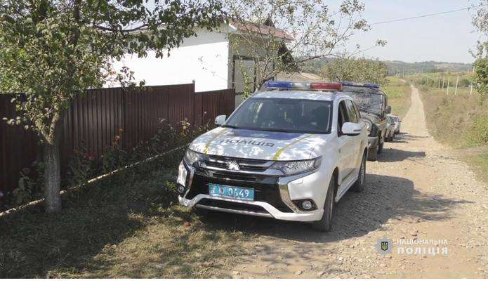 Четверо чоловіків напали на буковинця, побили і забрали гроші