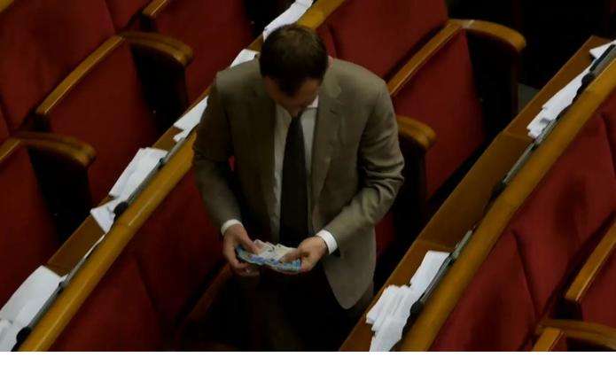 Новий парламент - старі звички. Папієв потрапив у скандал