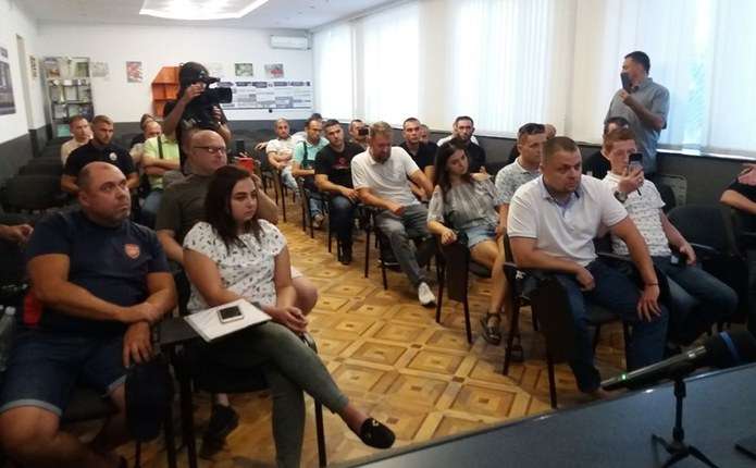 У Чернівцях люди вимагають звільнення керівника патрульної поліції