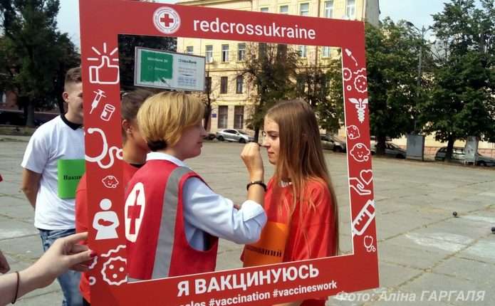 У Чернівцях провели флешмоб проти кору Вакцина діє