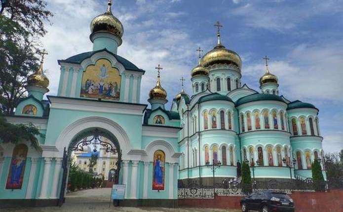Затримали жінку, яка пожартувала про замінування монастиря у Банченах