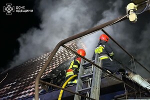 В Одесской области горели контейнеры на авторынке и жилой дом: последствия возгораний