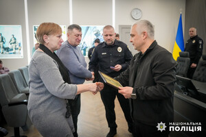 В Одессе родным погибших от ракетного удара полицейских вручили награды Президента Украины