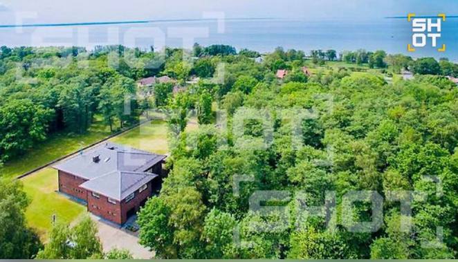 Головний тренер збірної росії з&nbsp;футболу виклав за&nbsp;будинок в&nbsp;іншій країні майже мільйон євро і&nbsp;рване туди на&nbsp;ПМП (фото)
