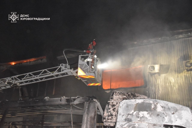 Вночі дрони ворога вдарили по трьох областях України: є руйнування та постраждалі (фото)