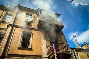 В центре Одессы горел дом: спасали людей, кота и собаку