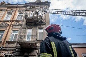 В центре Одессы горел дом: спасали людей, кота и собаку