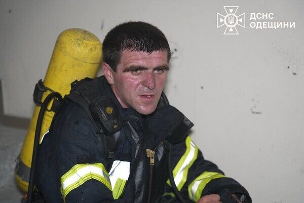 В Одесском районе горел ЖМ "Радужный": эвакуировали людей и спасали собак
