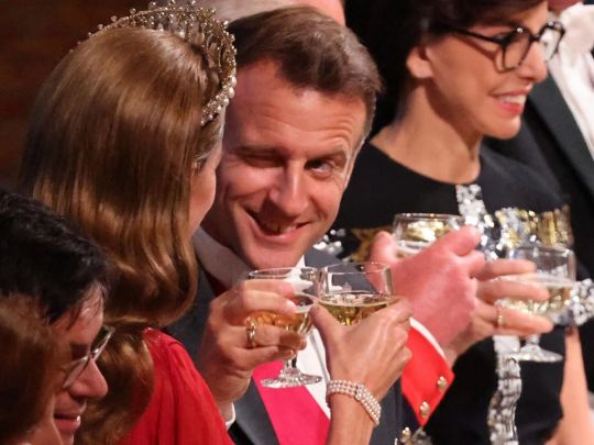 &laquo;Який огидний француз&raquo;: в&nbsp;Мережі обговорюють &laquo;флірт&raquo; Еммануеля Макрона із&nbsp;Кейт Міддлтон