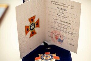 Спас товарища из-под завалов: подростка из Одесчины наградили за отвагу