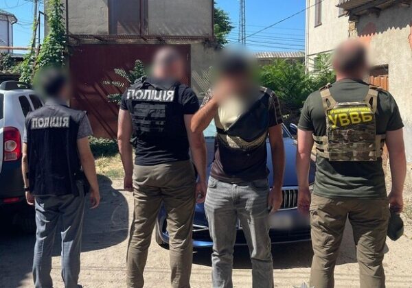 В Одессе задержали мужчин, предлагавших 7500 долларов взятки пограничнику за незаконное пересечение границы