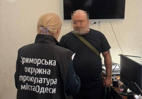 Вид на жительство за взятку: в Одессе разоблачили схему "продажи" документов