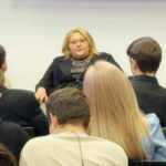 Євродепутатка з Румунії пригрозила Зеленському «переламати ноги»