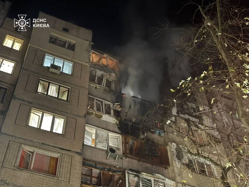 Комбінований нічний удар по&nbsp;Києву: пошкоджено багато житлових будинків, є&nbsp;жертви (фото, відео)
