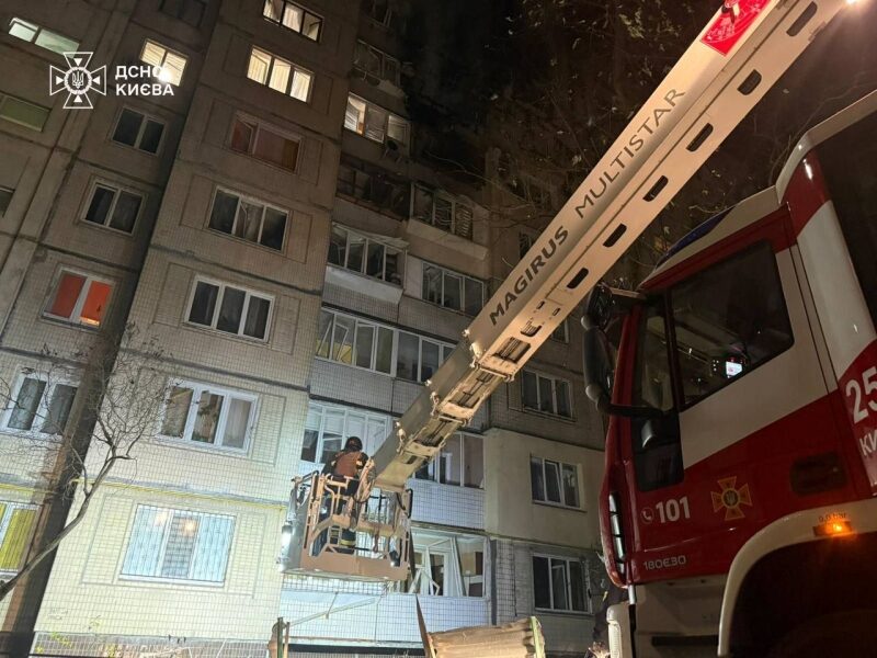 Комплексний нічний удар по&nbsp;Києву: пошкоджено багато житлових будинків, є&nbsp;жертви (фото, відео)