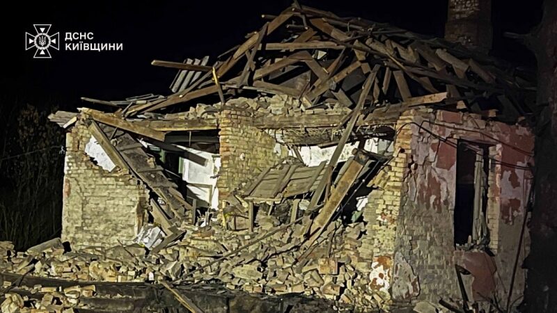 Росіяни вдарили по&nbsp;Києву і&nbsp;областлі балістикою та&nbsp;&laquo;Шахедами&raquo;: палають будинки, є&nbsp;загиблі та&nbsp;постраждалі (фото, відео)