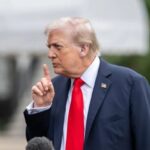 Трамп подписал закон о публикации документов по делу Джеффри Эпштейна
