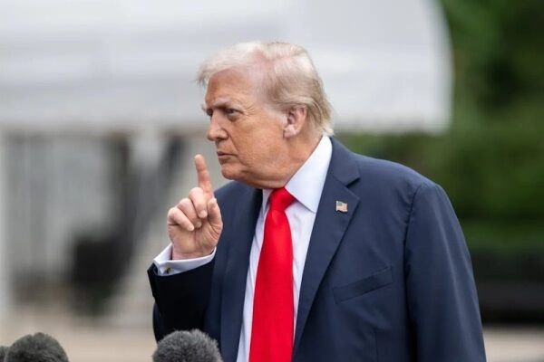 Трамп подписал закон о публикации документов по делу Джеффри Эпштейна