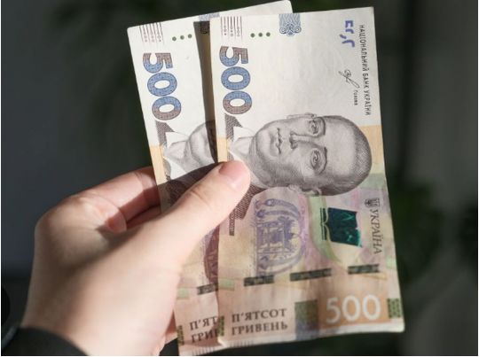 Українці в&nbsp;грудні отримають по&nbsp;тисячі гривень: на&nbsp;що&nbsp;можна витратити