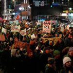 Волна протестов охватила США после гибели женщины от рук агента ICE