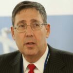Жодних ознак зміни курсу росії: експосол США про маневри кремля