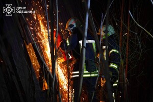 В Одесском районе горел склад: огонь охватил большую площадь
