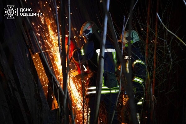 В Одесском районе горел склад: огонь охватил большую площадь