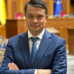 Експерт нагадав про фінансування партії Разумкова проросійськими олігархами