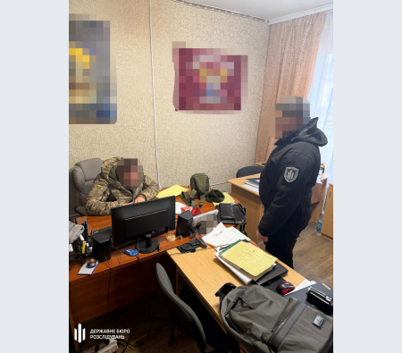 Мільйони гривень на&nbsp;брендовий одяг та&nbsp;нерухомість на&nbsp;Балі: ДБР упіймало військового-командира на&nbsp;махінаціях з&nbsp;продовольством (фото)