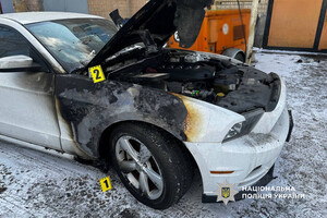 В центре Одессы горел Ford Mustang: кто и зачем поджег элитное авто