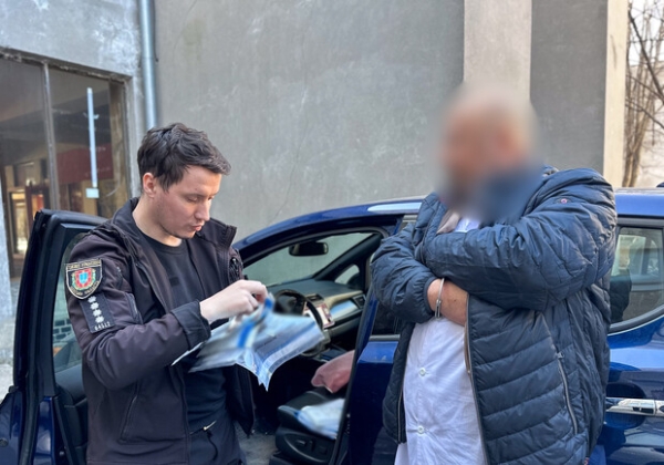 Хотел нажиться на болезни пациента: в Одессе задержали офтальмолога Хотел нажиться на болезни пациента: в Одессе задержали офтальмолога