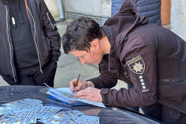 Хотел нажиться на болезни пациента: в Одессе задержали офтальмолога Хотел нажиться на болезни пациента: в Одессе задержали офтальмолога