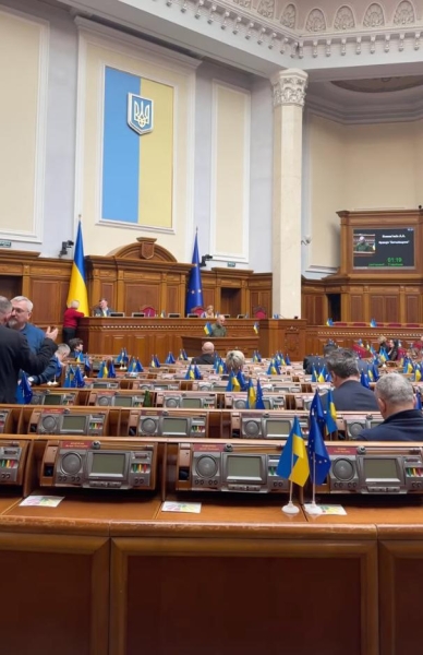 Криза в&nbsp;Раді: зал напівпорожній, слуг нема, голосування провалено&nbsp;&mdash; Гончаренко