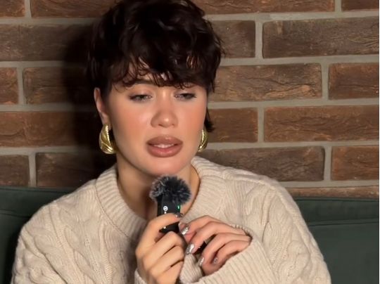 Могла заглушити тільки алкоголем: популярна співачка шокувала зізнанням