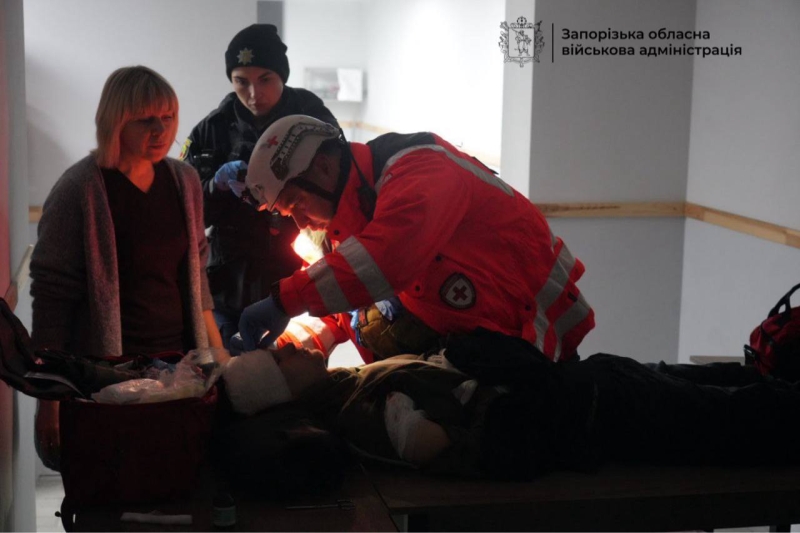 Росіяни атакували Запоріжжя та&nbsp;Дніпропетровщину: горять будинки, багато поранених (фото, відео)