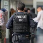 Трамп пригрозил направить агентов ICE в аэропорты