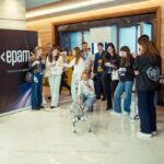В Одессе студенты показали перчатку-сапера за 30 долларов и приложение для сна во время тревог
