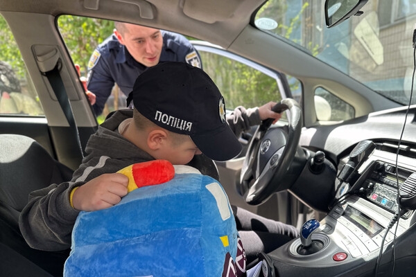В Одессе мальчик из-за обстрела остался без мамы и потерял дом: ребенку помогает полиция