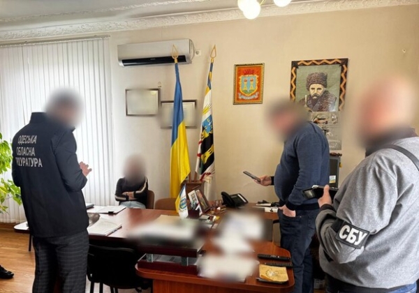Махинации с государственной землей: в Одесском районе задержали председателя сельского совета Махинации с государственной землей: в Одесском районе задержали председателя сельского совета