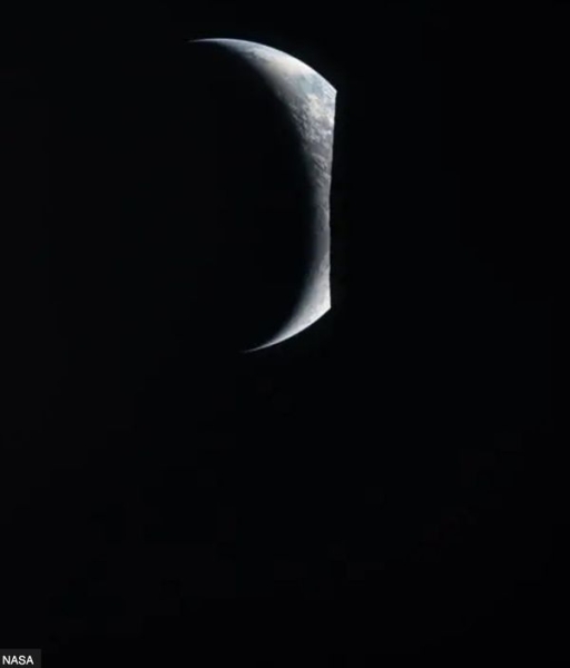 NASA показала перші фото з&nbsp;прольоту повз Місяць (фото)