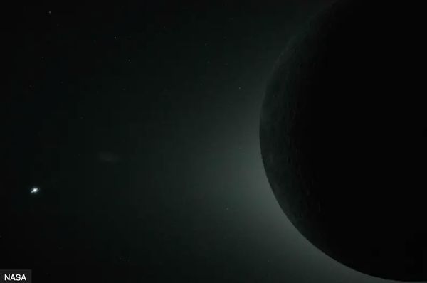 NASA показала перші фото з&nbsp;прольоту повз Місяць (фото)