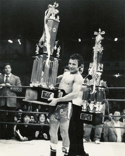 Помер легендарний чемпіон світу з&nbsp;боксу, що&nbsp;аж&nbsp;14 разів захистив свій титул (фото, відео)