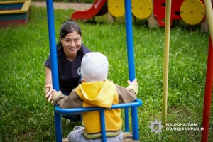 Заряд человечности: одесские правоохранители посетили специализированный дом ребенка Заряд человечности: одесские правоохранители посетили специализированный дом ребенка