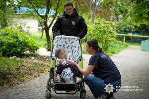 Заряд человечности: одесские правоохранители посетили специализированный дом ребенка Заряд человечности: одесские правоохранители посетили специализированный дом ребенка