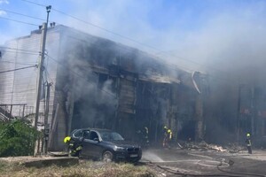 Горят автомобили, пострадали люди: последствия дронового удара по Одесскому району (обновлено)