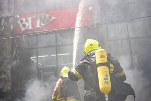 Горят автомобили, пострадали люди: последствия дронового удара по Одесскому району (обновлено)